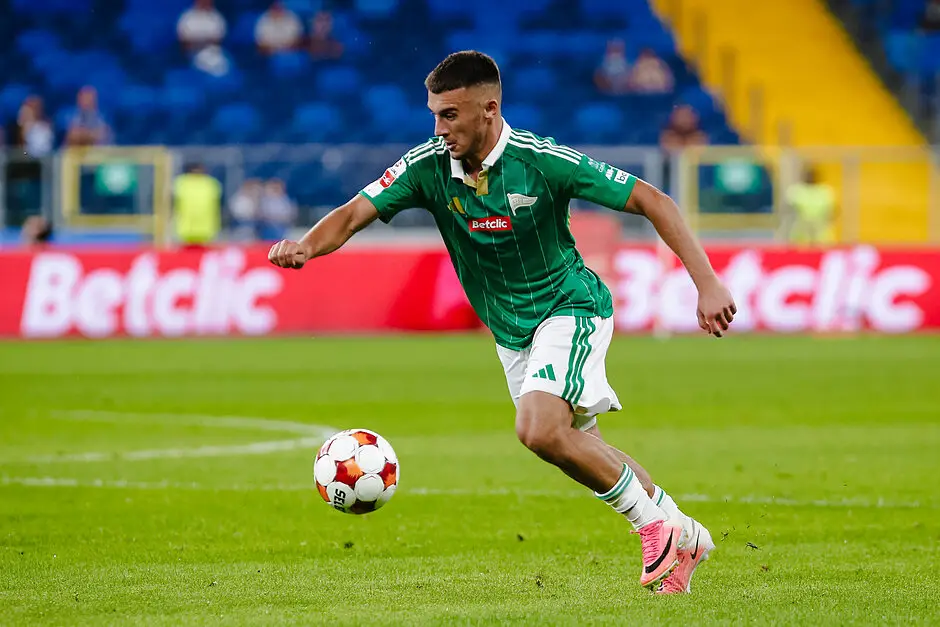 Lechia Gdańsk pokonuje Pogoń Siedlce dzięki bramce Artura Szacha