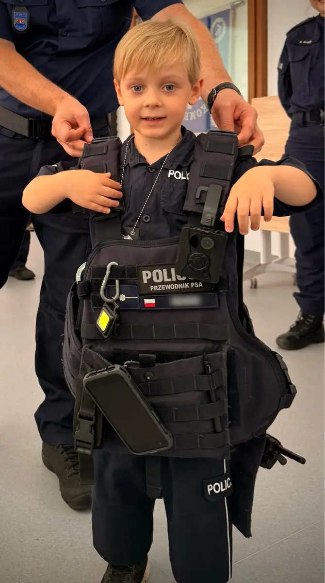 Wyjątkowa wizyta 4-letniego Karola w gdańskiej komendzie policji