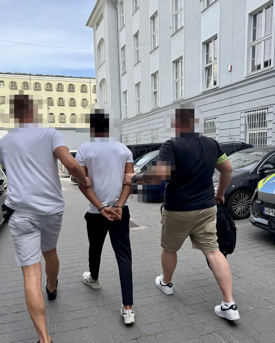 Kryminalni zatrzymali mężczyznę za kradzież biżuterii od partnerki