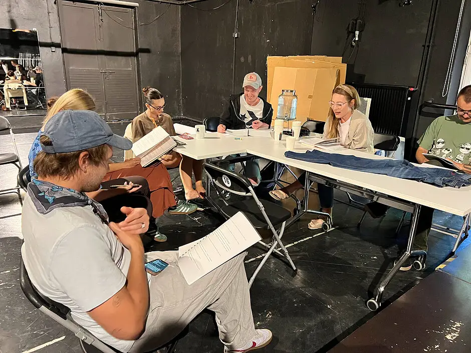 Teatr Miniatura zaprasza na prapremierę "Dżinsy na parapecie"
