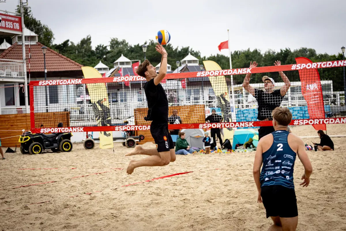 Pierwszy turniej siatkówki plażowej Dbaj o zdrowie z udziałem 44 par