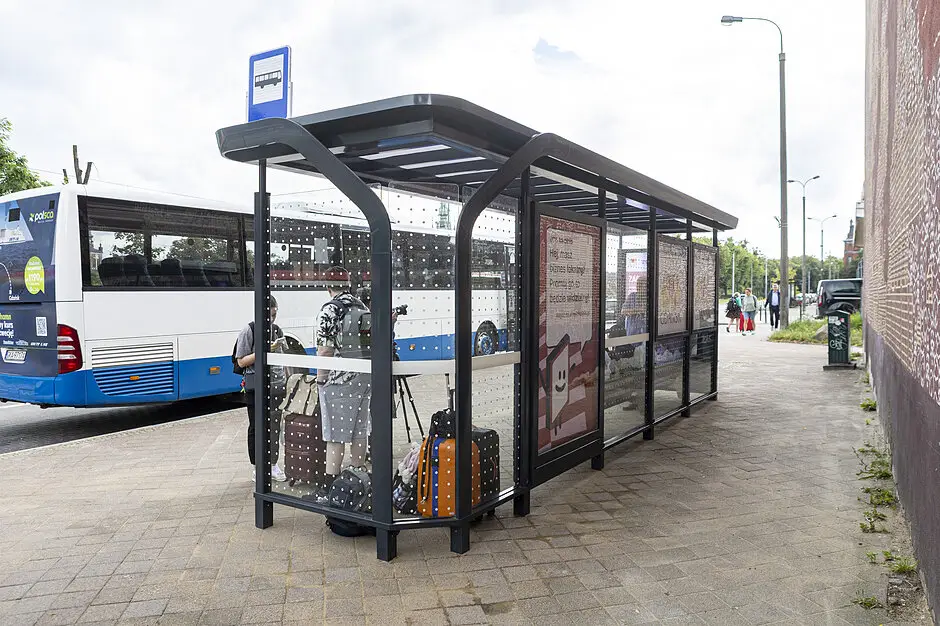 Gdańsk wprowadza nowe wiaty przystankowe – 35 już zainstalowanych