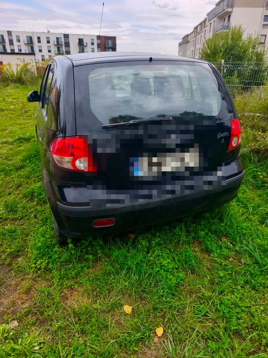 Zatrzymanie 33-latka i jego wspólników za włamania i kradzież samochodu