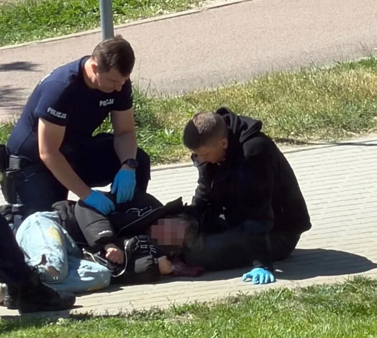Policjanci z Przymorza interweniowali przy zasłabnięciu mężczyzny