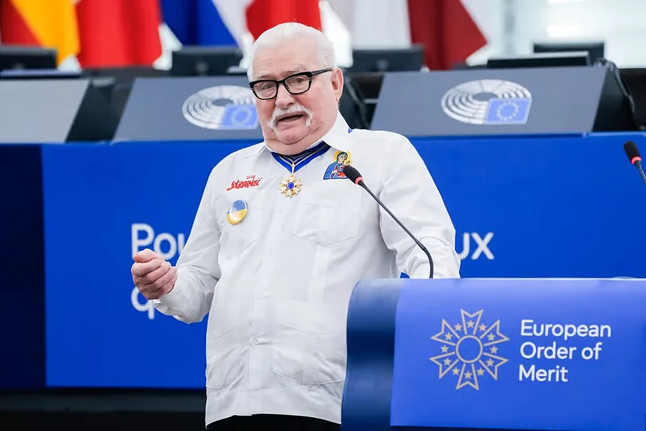 Lech Wałęsa odznaczony Europejskim Orderem Zasługi