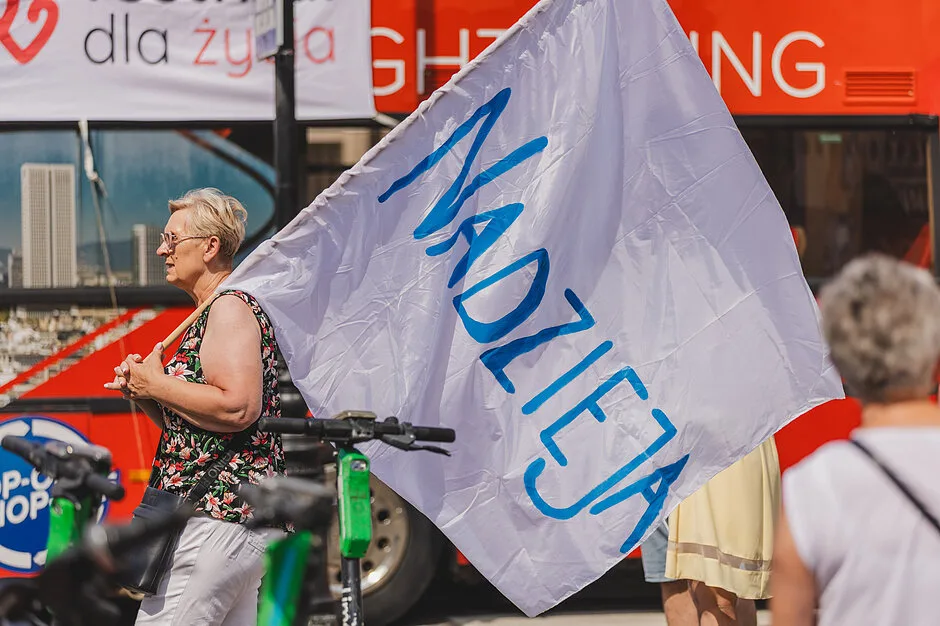 Katolicy z pozytywnym przesłaniem podczas Marszu dla Życia i Rodziny w Gdańsku