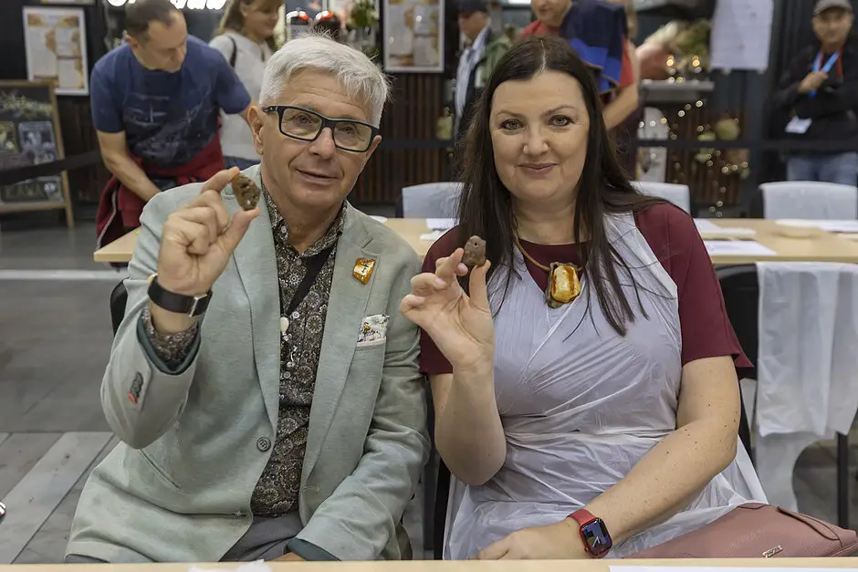 Nowy rekord w szlifowaniu bursztynu podczas Gdańsk Jewellery Week