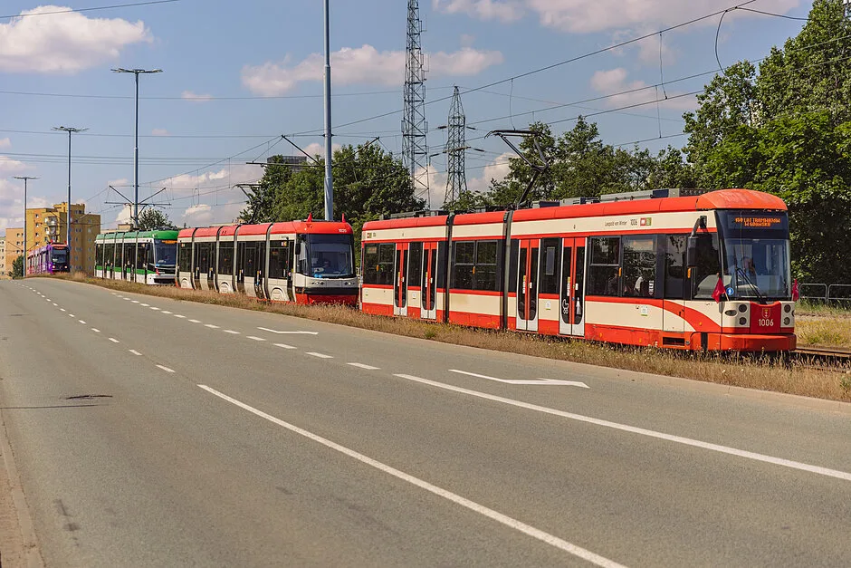 Dwie oferty na nowe tramwaje niskopodłogowe