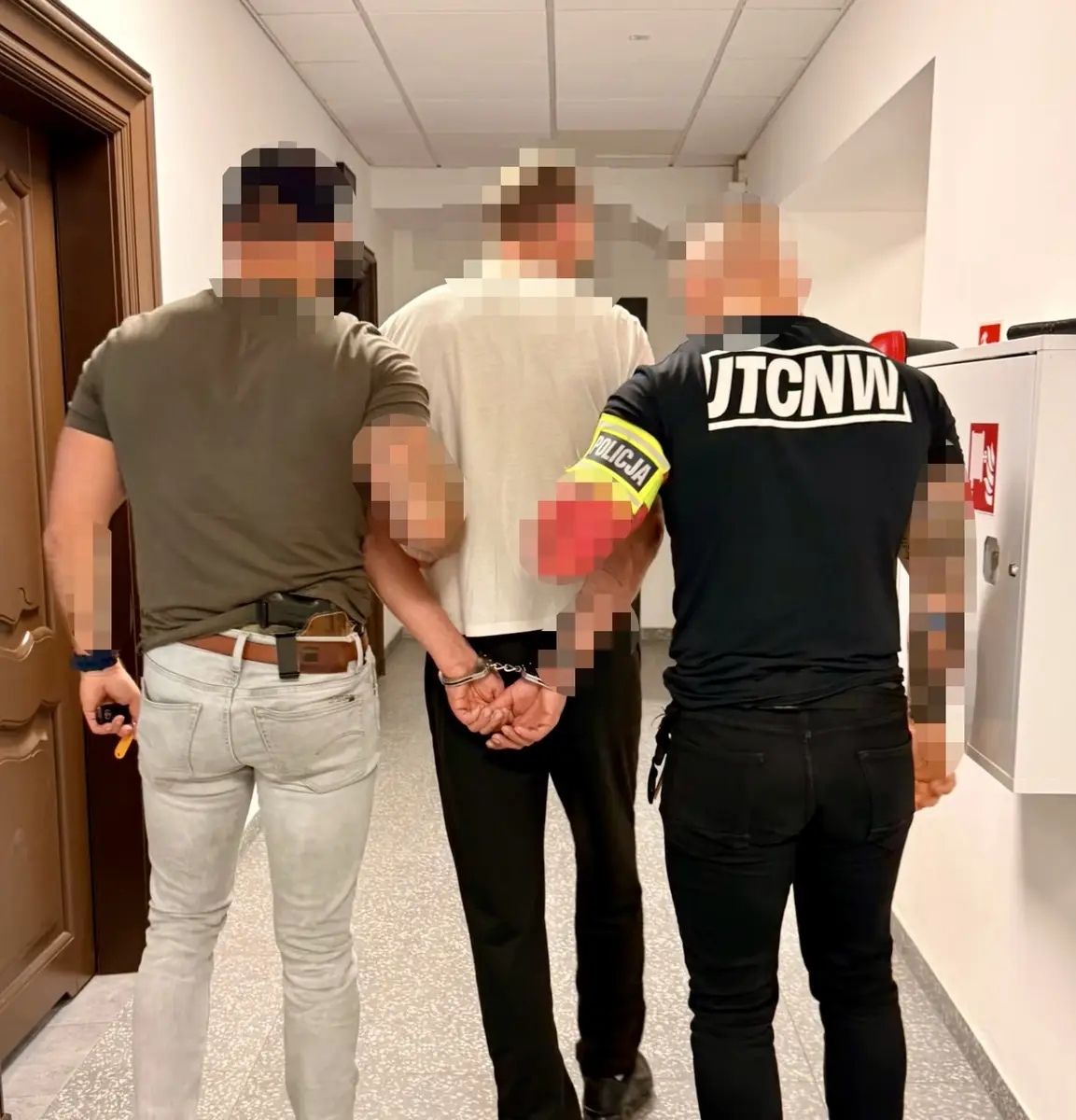 Gdańscy policjanci zatrzymali mężczyzn podejrzewanych o kradzież kół i felg