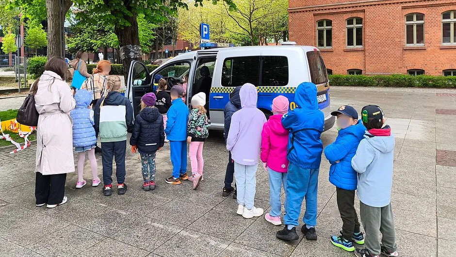 Spotkanie dzieci ze strażnikami miejskimi