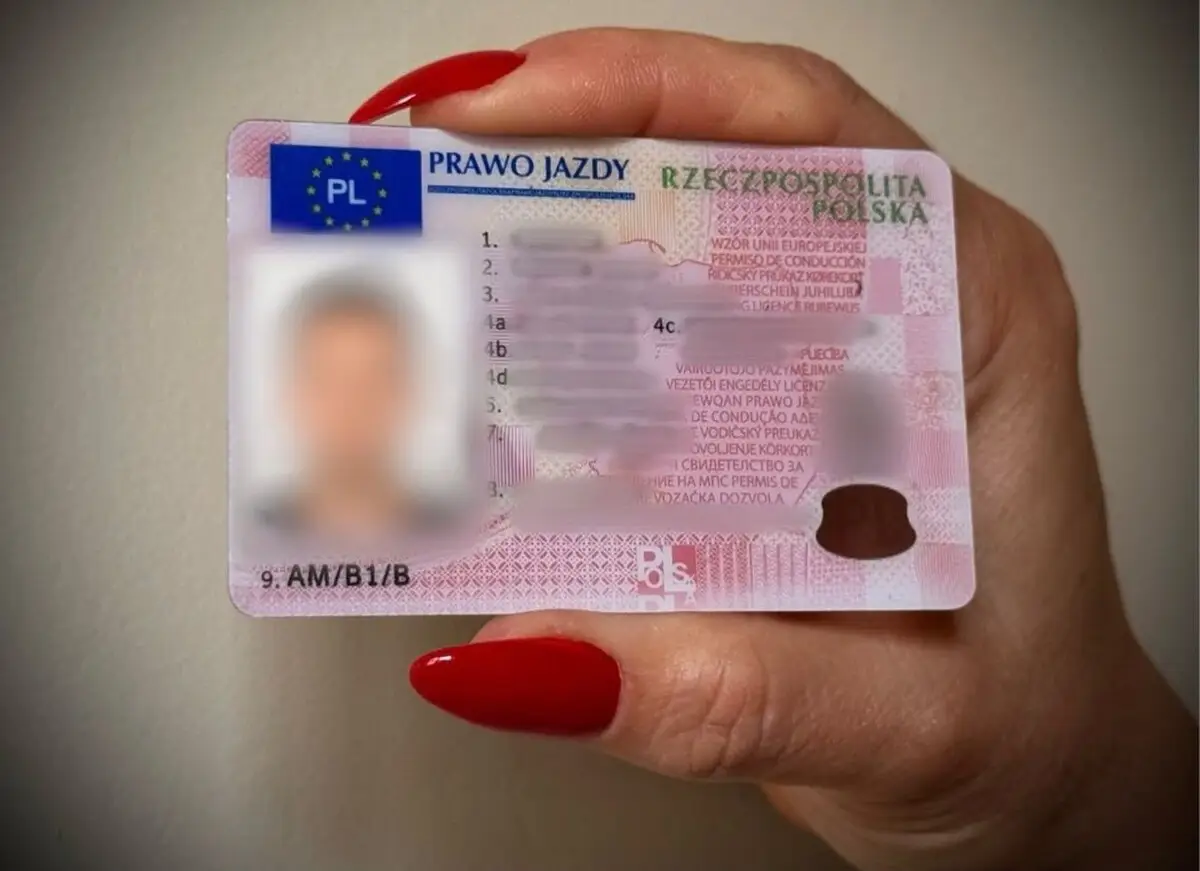 Dwóch kierowców zatrzymanych za użycie fałszywych dokumentów.