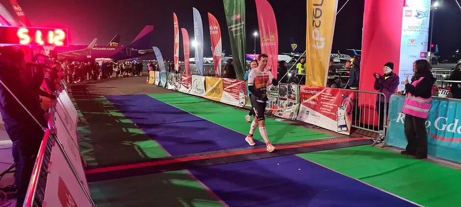 Nocny Duathlon na lotnisku – Bartosz Banach zwycięzcą