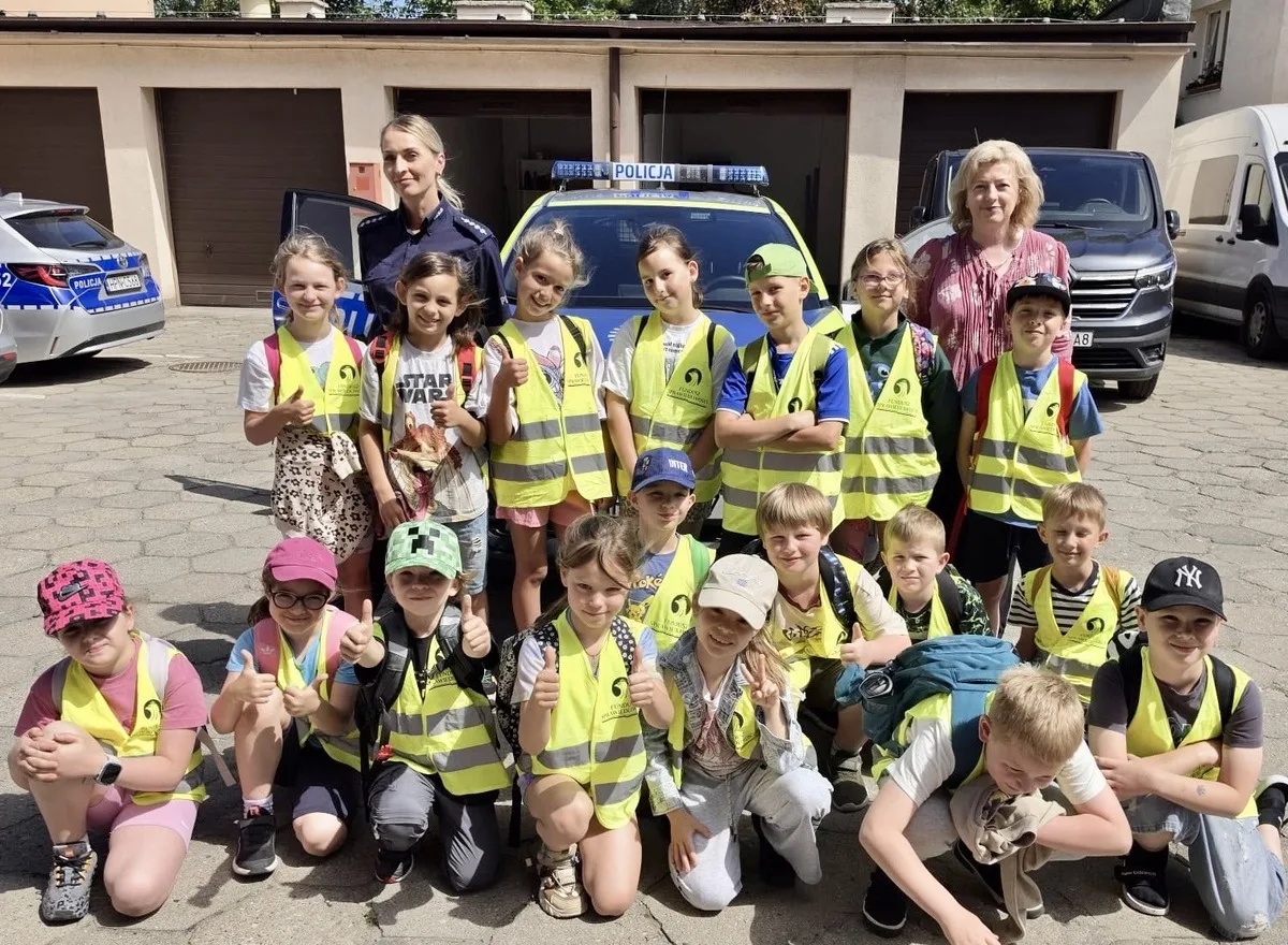 Gdańska policja prowadzi akcję edukacyjną dla dzieci w ramach ,,Kręci mnie bezpieczeństwo w lecie”