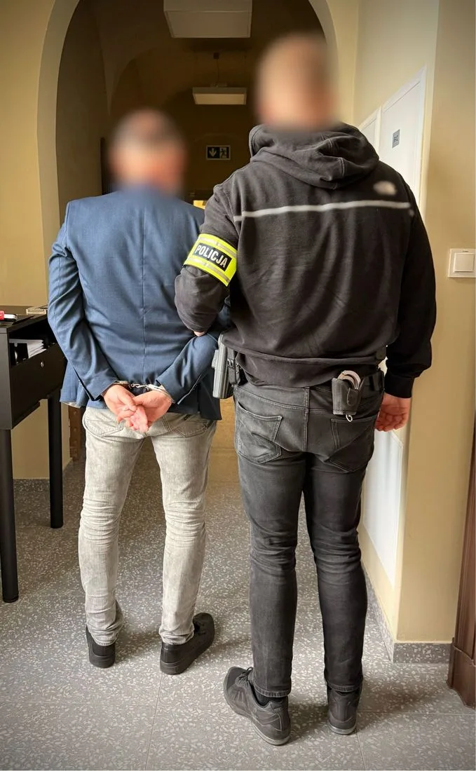 Mężczyzna zgłosił się na policję, aby zakończyć stary rozdział w swoim życiu