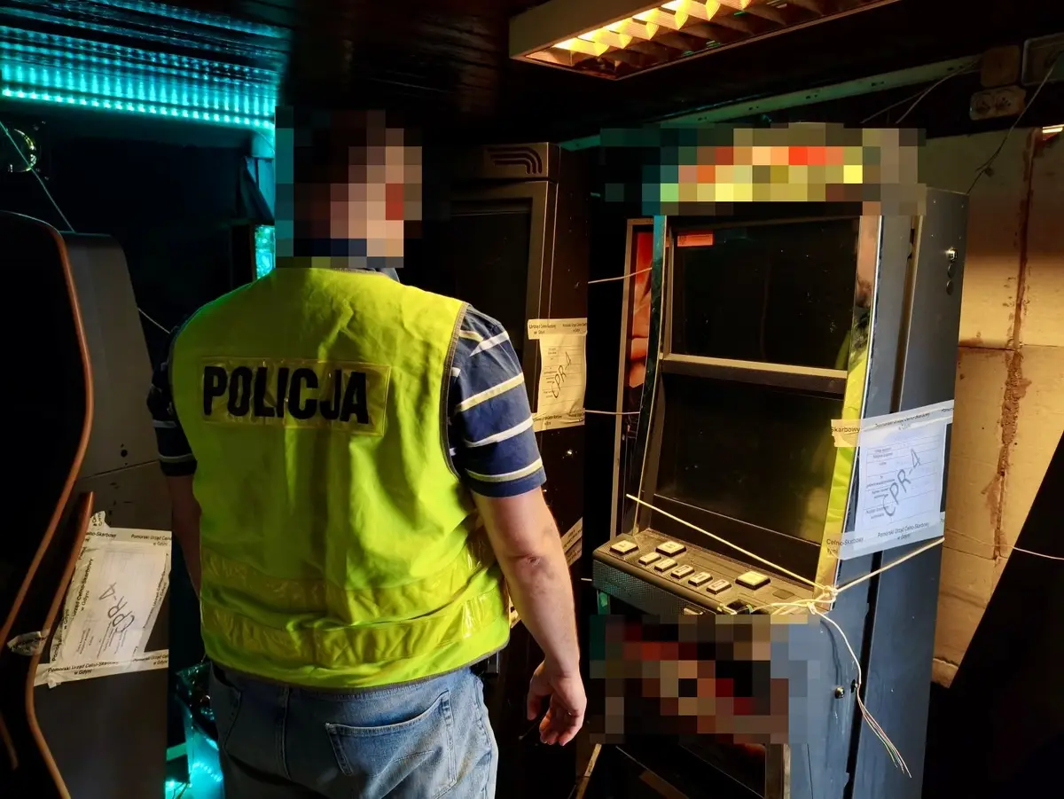 Zatrzymane automaty oraz nielegalny pobór energii - wyniki akcji Policji i KAS-u w Gdańsku