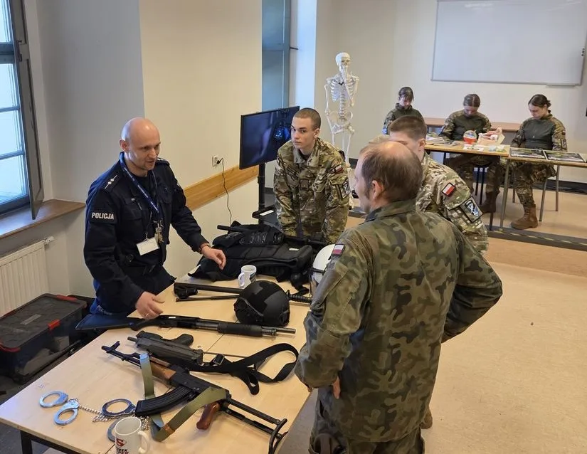 Policjanci z Gdańska na dniach otwartych liceum mundurowego