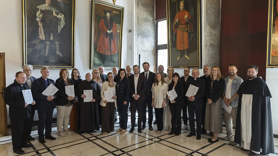 Wręczenie dyplomów dla beneficjentów miejskich dotacji na zabytki