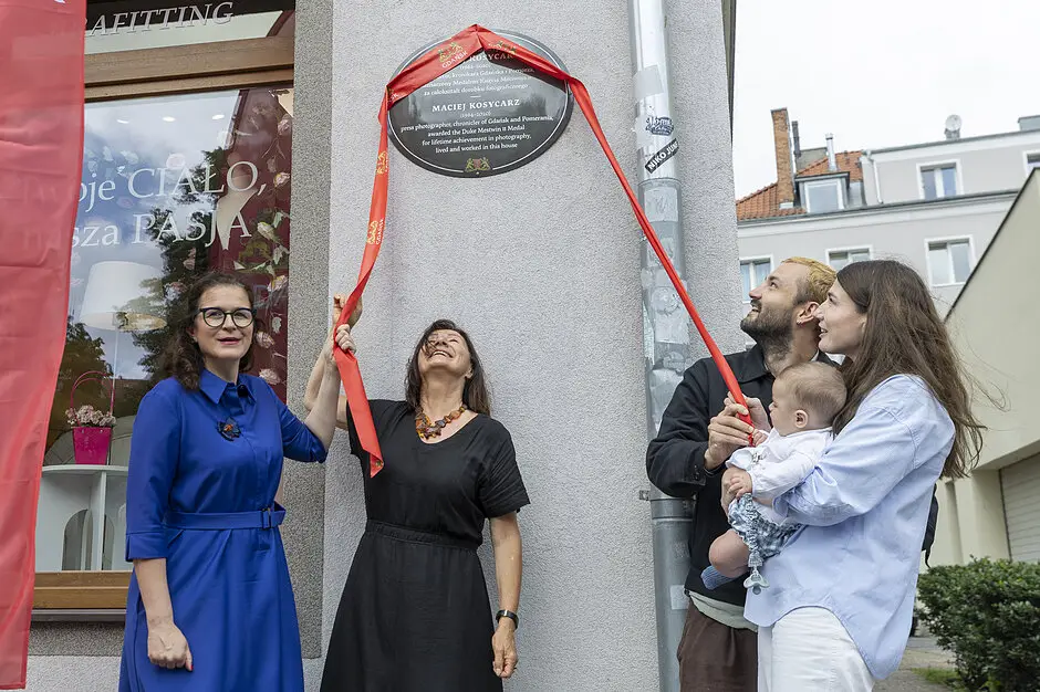 Odsłonięcie tablicy upamiętniającej Macieja Kosycarza w Gdańsku