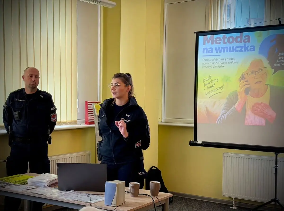 Policjanci z Gdańska przeprowadzili spotkanie z seniorami w Suchaninie