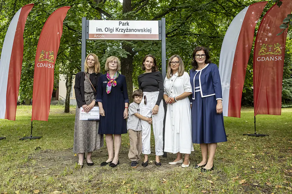 Odsłonięcie tablicy z imieniem Olgi Krzyżanowskiej w Aniołkach