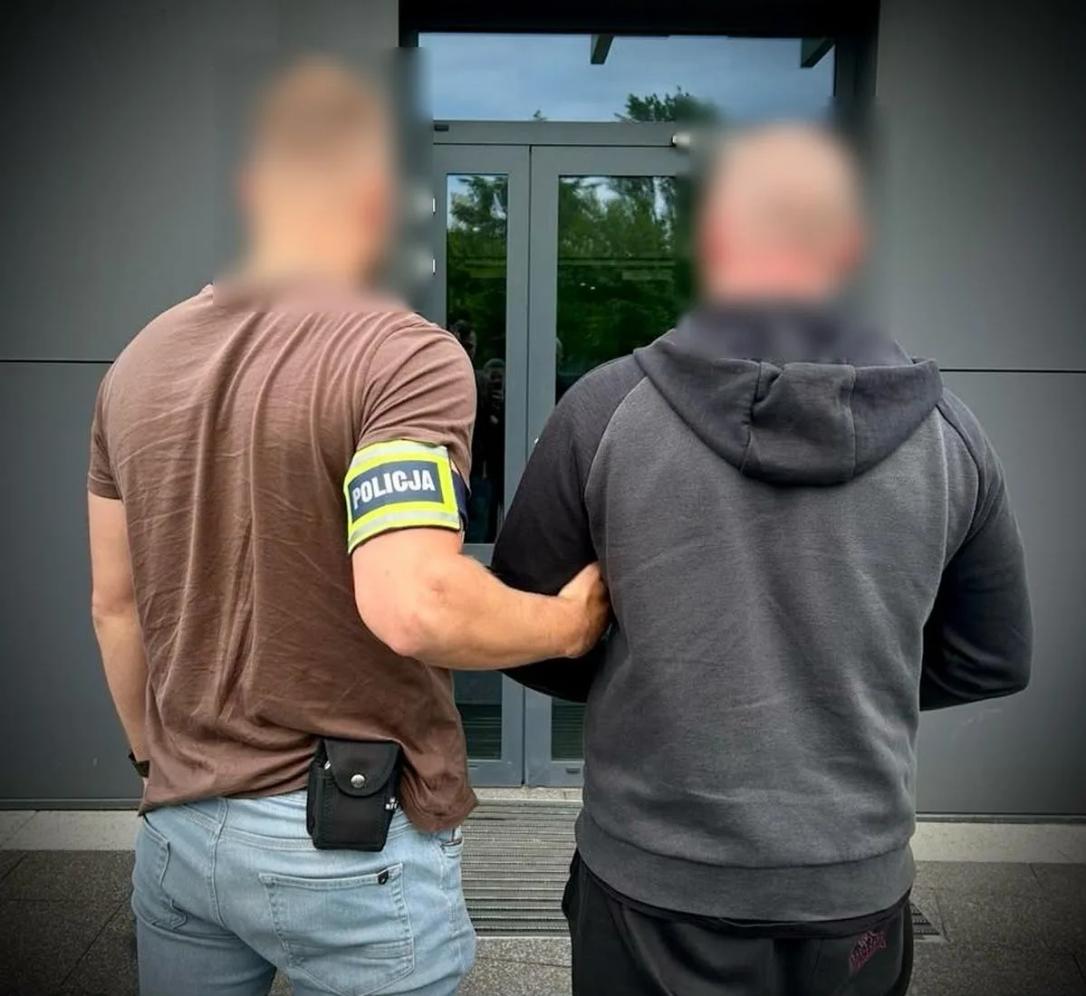 Mężczyzna zatrzymany za zniszczenie mienia i posiadanie narkotyków