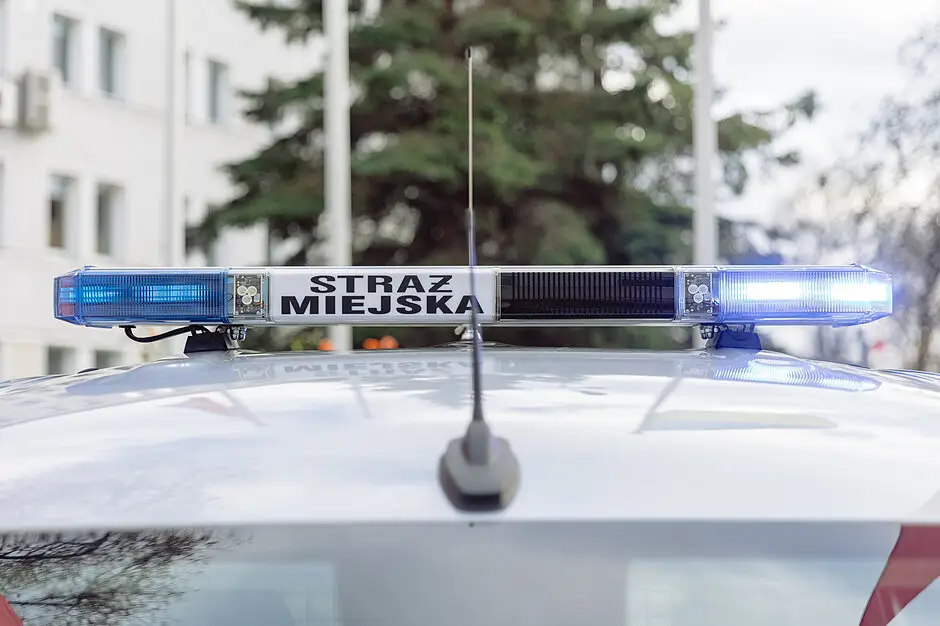 Interwencja strażników miejskich po wypadku rowerzysty