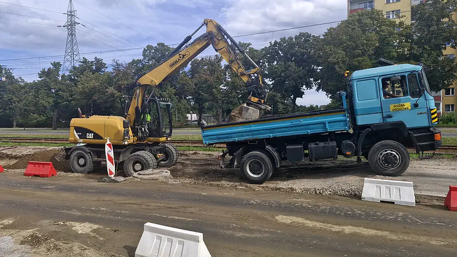 Remont Al. Hallera: Nowa nawierzchnia na wybranych odcinkach jezdni